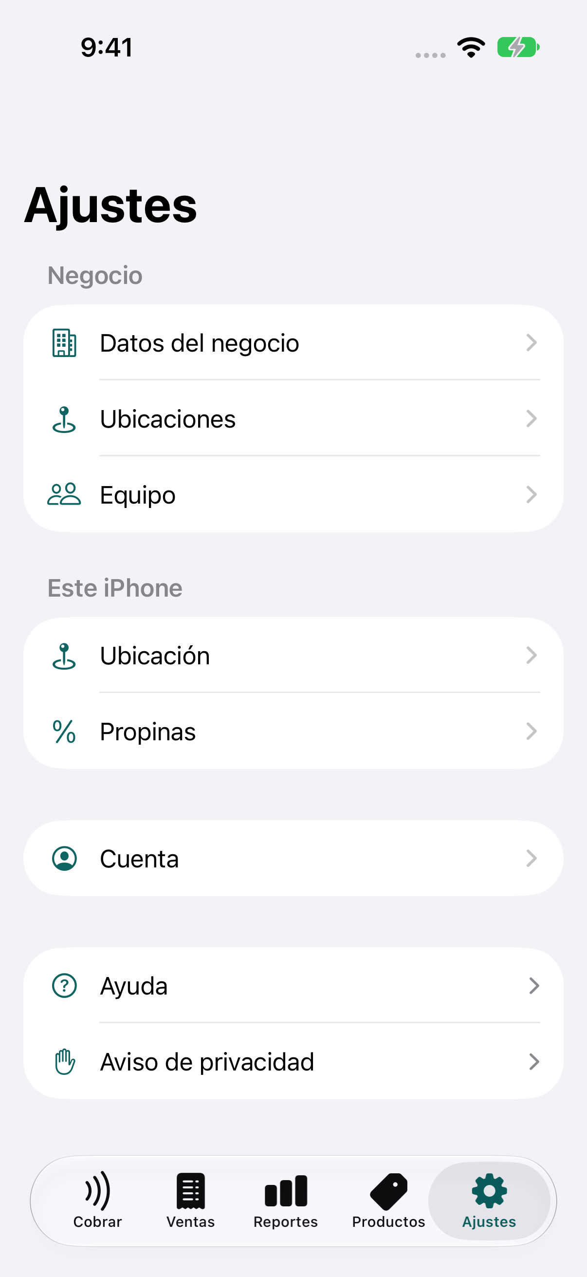 Ajustes con Datos del negocio, Ubicaciones, Equipo y preferencias de este iPhone.